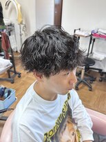 グート ヘアーメイク(gut HAIR MAKE) メンズ 波巻きスパイラルパーマ 刈り上げ高め