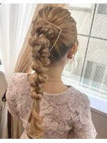 ミラ(Mila)&nbsp;高めポニー！ふんわり編み下ろし！ハイトーンアレンジ♪