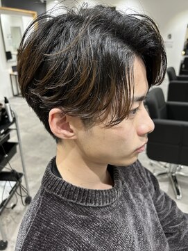 ヒュイル バイ ニアウ(Hwyl by Niau) メンズマッシュセンターパートスパイラルパーマニュアンスパーマ