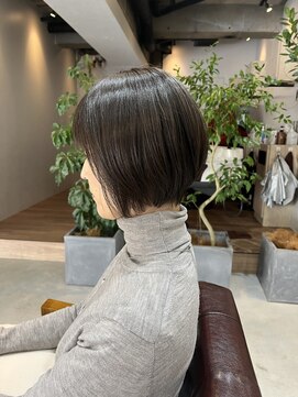 トットファム(tot.fam.) 【t o t .f a m .】すっきりキレイ前下がりショート♪30代40代