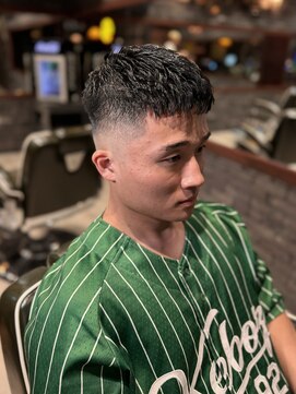 スリーセント 栄(3/cent) クロップ/アイロンパーマ/スキンフェード