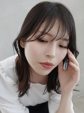 レヴィア(REVIA) 顔まわりカット顔まわりレイヤースタイル