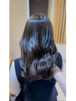 イゾラ(isola)&nbsp;ツヤを引き出す透明感ブルージュカラー｜髪質改善カラー