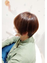 海月びより。&nbsp;やわらかい丸みのマッシュショートと抜け感のでるハイライト