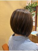 大人女性に人気の前下がりボブ　6月