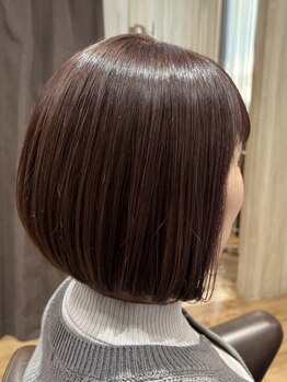 CUTS COMPANY ボンラパス百道店の写真/グレイヘアを活かしたスタイルが人気☆細かいハイライトを入れた脱白髪染めカラーも上品に仕上げます◎