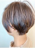 ベージュ×ショート