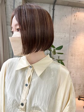 サクラ オモテサンドウ(SAKURA) 前下がりボブ×ナチュラルハイライト