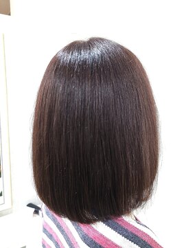 コンテ(CONTE) 毛先遊ぶミディアムボブ