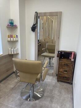 オールドエル(OLD.L)の写真/少数精鋭のアットホームなサロン♪一人ひとりの時間を大切にどんな悩みも納得いくまでじっくり相談できる◎