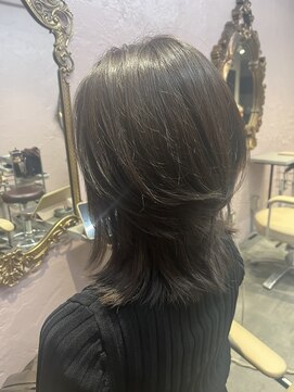 ウルフカット×暗髪カラー