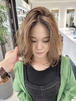 大人ハイライトミルクティーベージュミディアムレイヤー