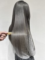 イル(ill)&nbsp;ダブルカラー　グレー　ベージュ　ブリーチ　大須