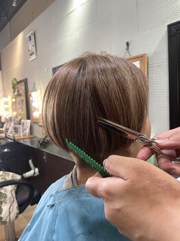 同じスタイリストがカウンセリングからお仕上げまで、責任を持って担当するマンツーマンサロン◎