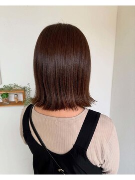 アクイール(ACCUEILLIR) 切りっぱなしボブ×オリーブベージュ