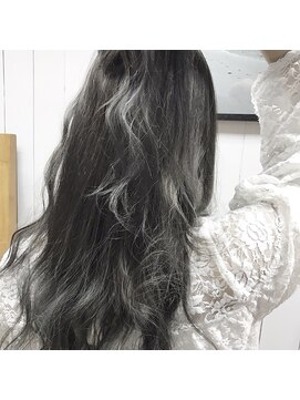 ロエナ(ROENA) か外国人風ハイライト