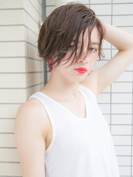 ルティア(Lutia) 似合わせカット 耳かけショート