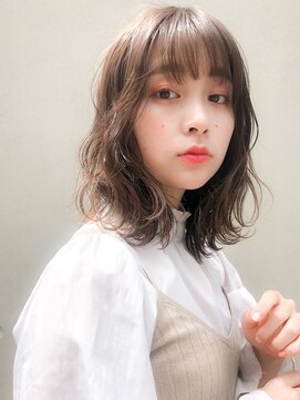 ルティア(Lutia) フォギーベージュ ゆるウェーブ