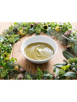 【自然の力で髪質頭皮改善】天然成分のヘナを使用し髪のダメージを抑え、健康を保ち、艶やかな美髪に＊