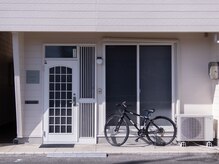 黒のクロスバイクが目印です◎