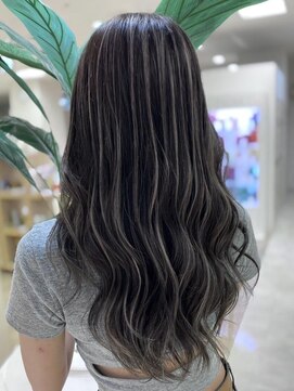 シャルムバイケンジ(Charm.by KENJE) デザインカラーバレイヤージュ細めハイライト白髪ぼかし東京銀座