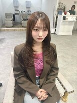 ティグル テンジン(TIGRE tenjin) レイヤーカット×ヘーゼルブラウン