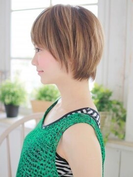 ナル 白山神社参道通り店(nalu) ナチュラルショートヘアー