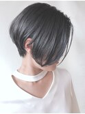 【モリオ原宿】黒髪前下がりショートボブ前髪なし耳かけ