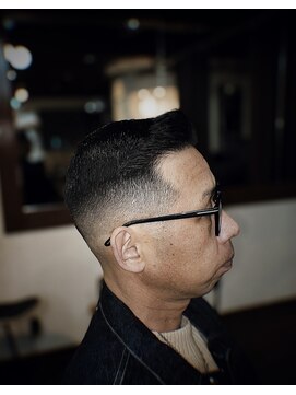 ヘアークリエイ トポライトウィロー 烏丸(Hair Create Polite willow) サイドパート　スキンフェード