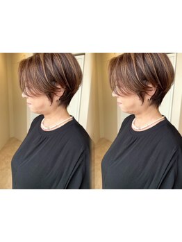 "透明感×艶"を叶えるグレイカラーが人気◎白髪ぼかしハイライトで、一味違う上品な仕上がりに♪