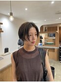 ショートボブ×オリーブカラー