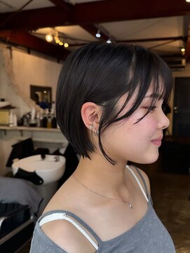 アデ オモテサンドウ(ade omotesando) 透明感たっぷり、丸みショート