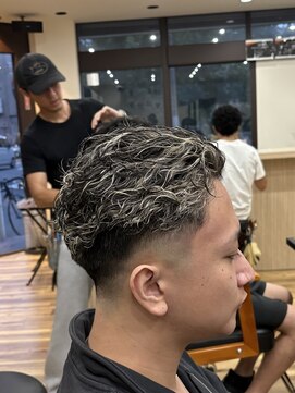 スウェル 千葉店(Swell) 【メンズパーマ × ハイライト】大人の濡れツヤスタイル