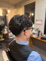 ザ ブライト バーバー(The BRIGHT BARBER)&nbsp;センター分けスパイラルパーマ フェードスタイル