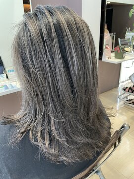 イースト(YEAST) 【杉山指名限定】カット+外国人バレイヤージュ(ケアブリーチ)