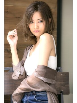 リノナ(Linona) ２０代３０代４０代小顔外ハネレイヤーベージュ【LINONA 藤田】