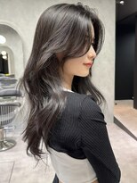 シティ(CITY)&nbsp;後ろ姿 韓国風レイヤーカット ロングヘア くびれロング