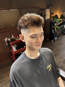 カットスペース キャロル(CUT SPACE CAROL) ツーブロスキンフェード