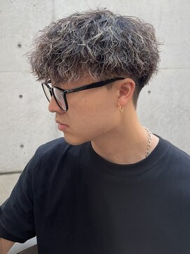 イーラ(era) ツイストスパイラルパーマメッシュ刈り上げマッシュツーブロック