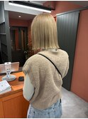 ハイトーンカラーミルクティーベージュタッセルボブ