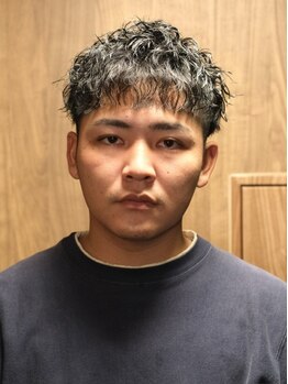 ヒロギンザ 神田店(HIRO GINZA)の写真/【神田駅東口15秒】頭皮/髪への負担を抑えたメンズパーマをご提案!朝のスタイリングを簡単に◎<理容室>