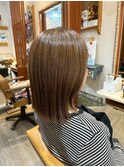 大人可愛いこなれミディ外ハネスタイル似合わせカット