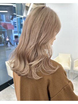 ベレーザ 渋谷(BELEZA) 5643ニュアンスカラー艶髪ハイトーンシルキーベージュ波巻き