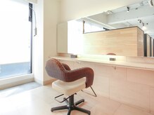 個室の空間は、ゆっくりと贅沢な時間を楽しめる作りです〔下北沢〕