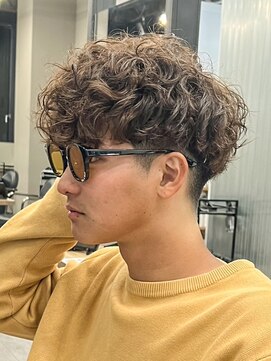 エルマーク 神戸三宮(L-MARK) スペインカールスパイラルパーマツイストパーマフェード短髪