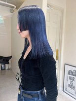 ホテリー(Hotely)&nbsp;ブルーヘア/寒色カラー／ハイトーンカラー/顔周りカット