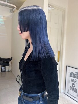 ホテリー(Hotely) ブルーヘア/寒色カラー／ハイトーンカラー/顔周りカット