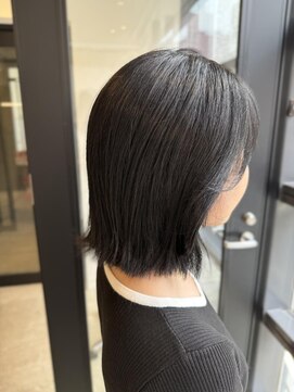 ニーイチイチ(211) ネイビーブラック/外ハネボブ/暗めカラー