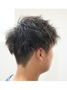 ウィスカーヘアー(whisker hair) ツイストスパイラルパーマ