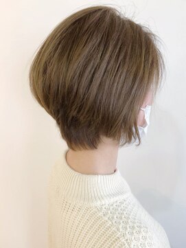 リコ(LIKO) 大人ショートボブ☆明るめカラーリング/ふんわり/シャープ